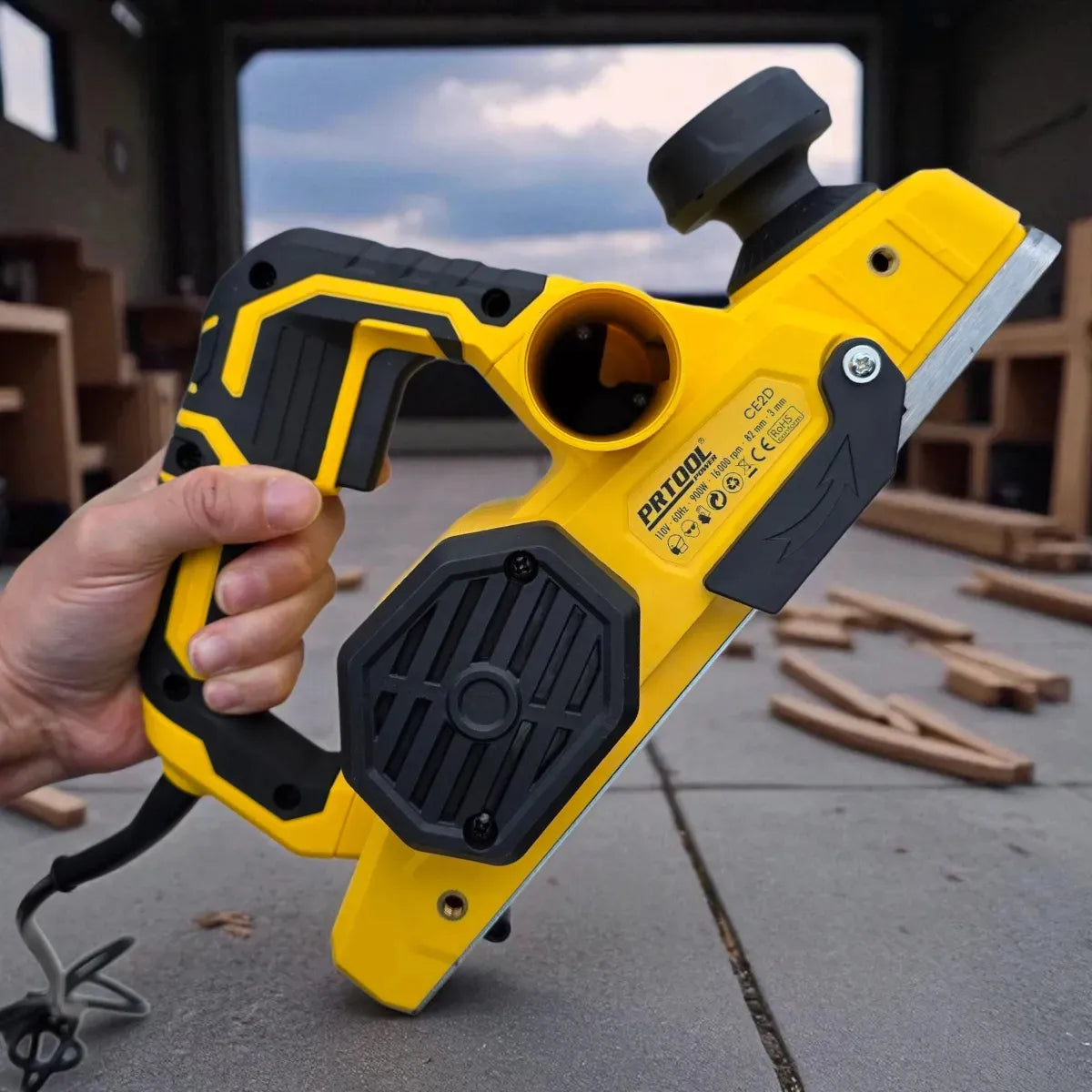 Cepillo Eléctrico 700W 82mm